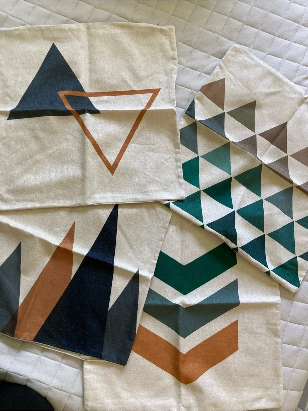 Geometric Print Decorative Cotton Pillow Covers (set of 4) - Cream